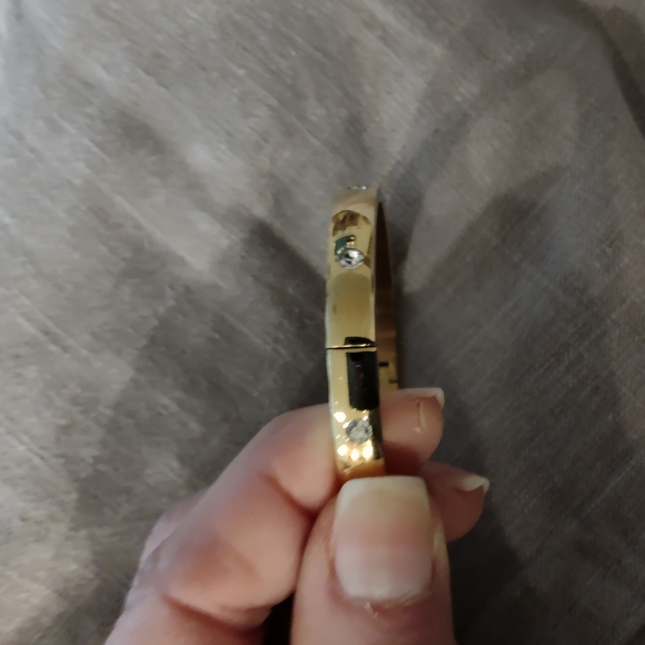 Elegant Gold Bangle Bracelet - Picture 3 of 7